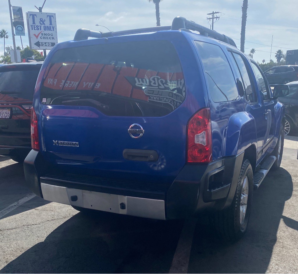 2012 Nissan Xterra Image 2