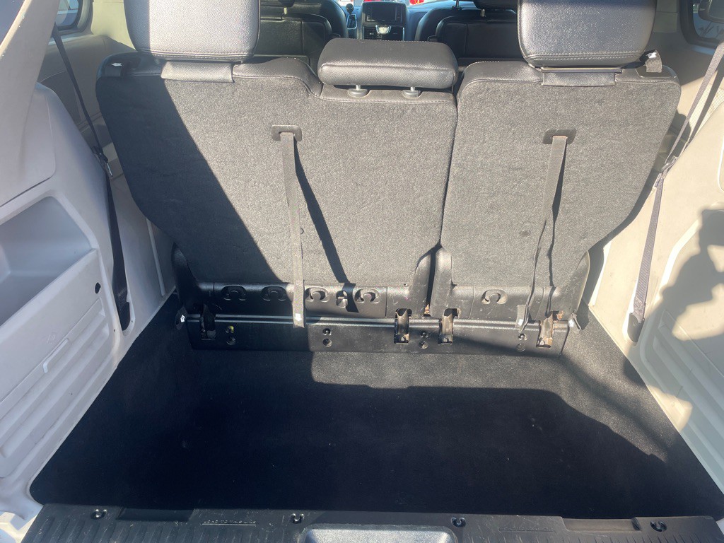 2016 Chrysler Town & Country Image 8