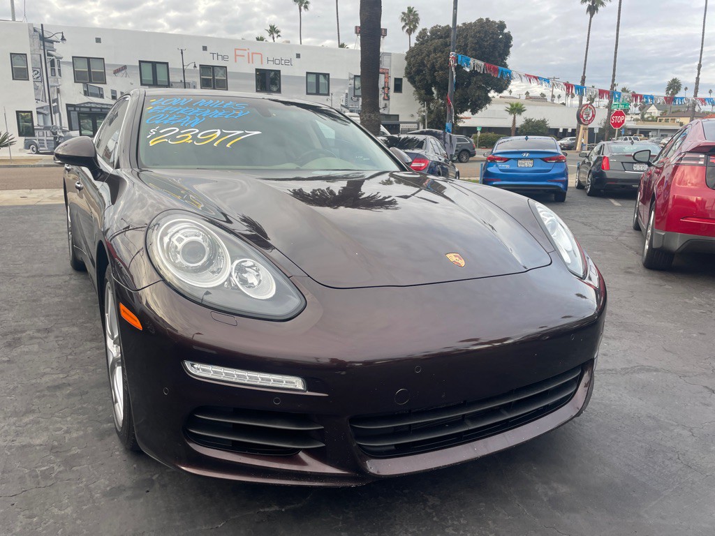 2015 Porsche Panamera Image 2