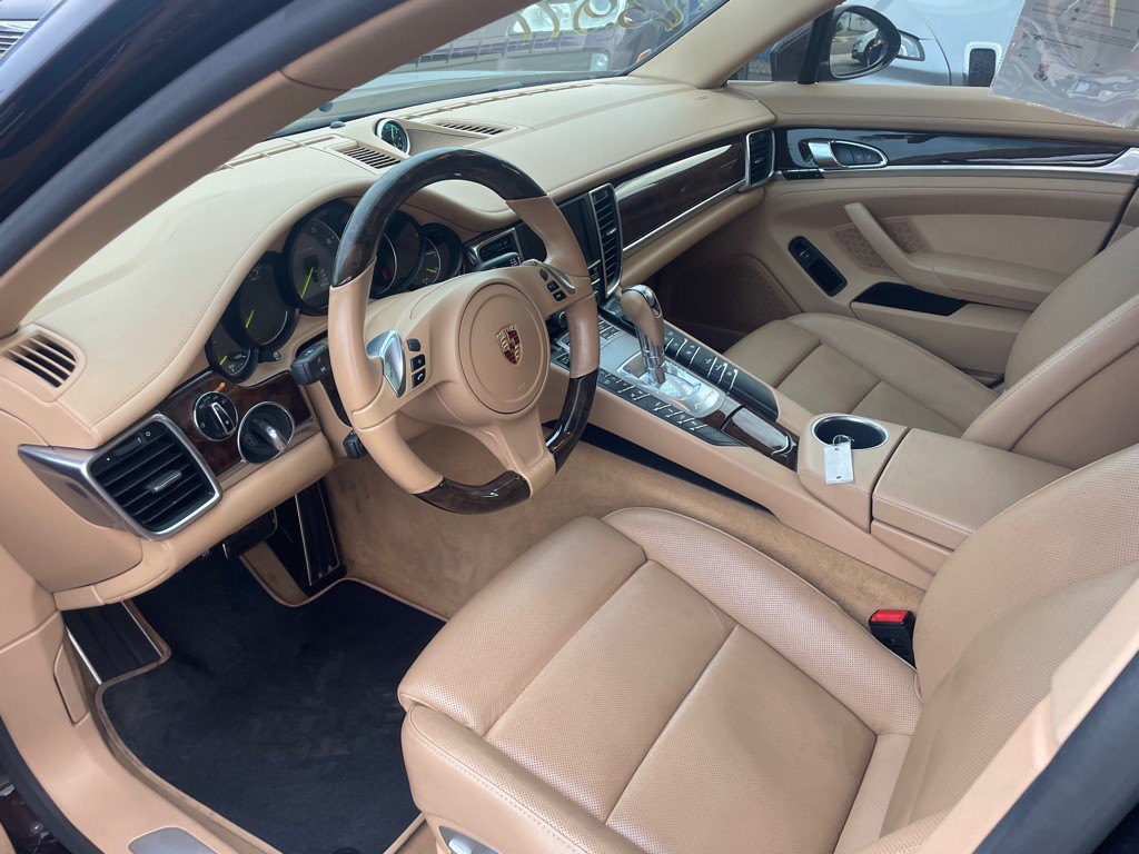 2015 Porsche Panamera Image 7