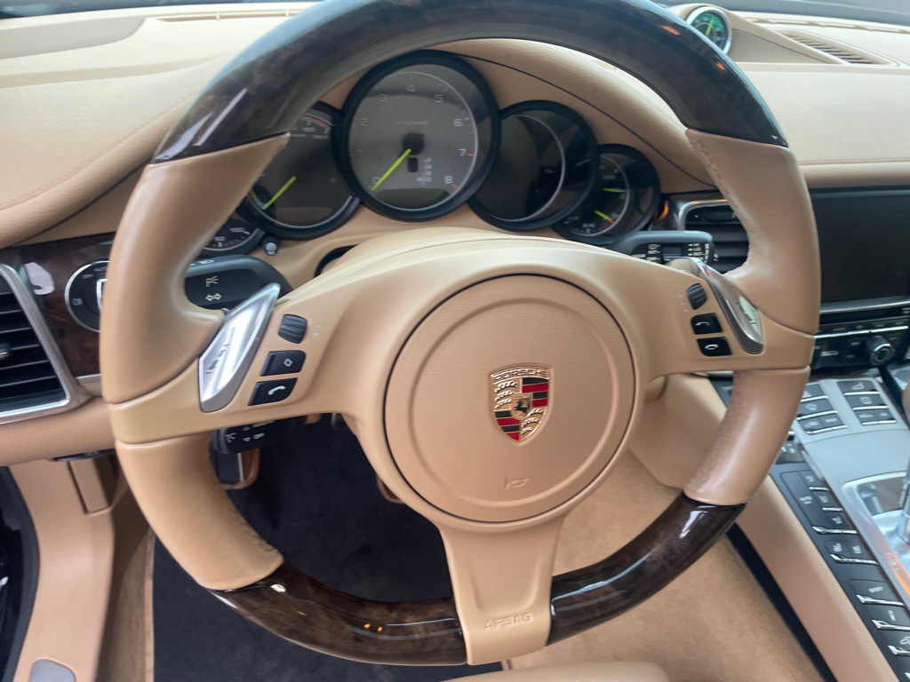 2015 Porsche Panamera Image 8