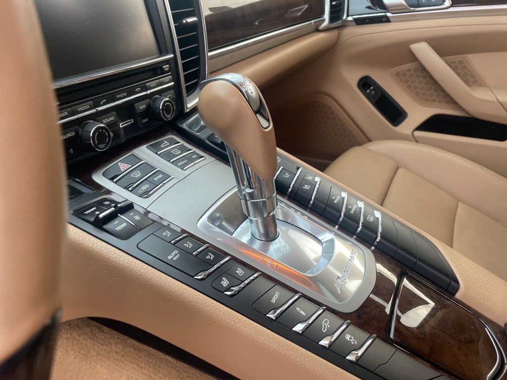 2015 Porsche Panamera Image 9