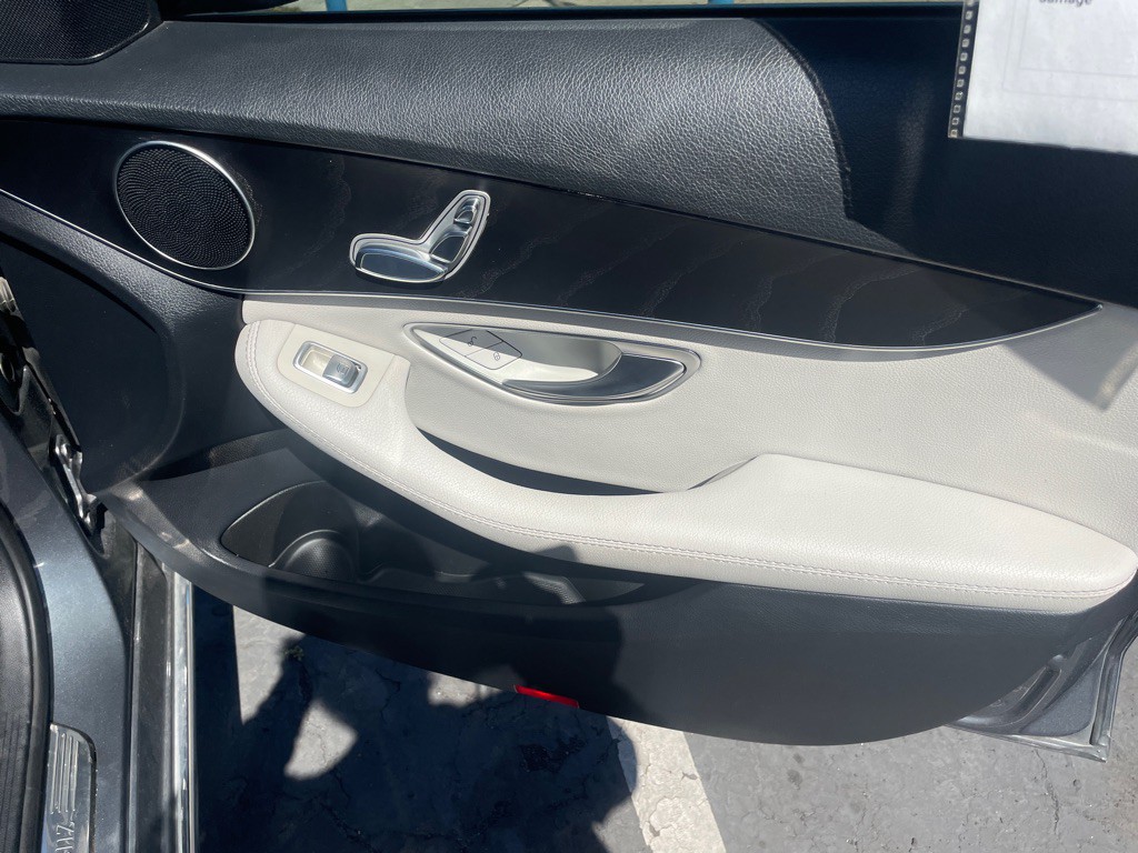 2017 Mercedes-Benz C-Class Image 21