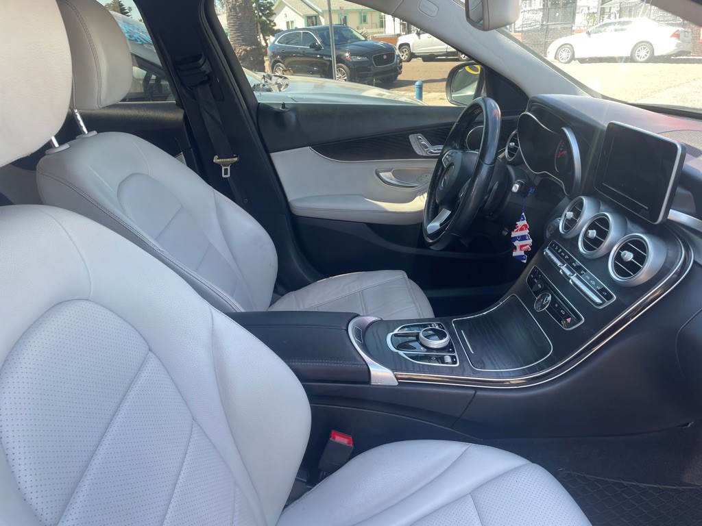 2017 Mercedes-Benz C-Class Image 23
