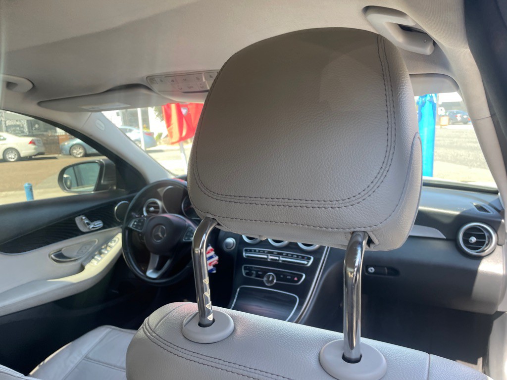 2017 Mercedes-Benz C-Class Image 26