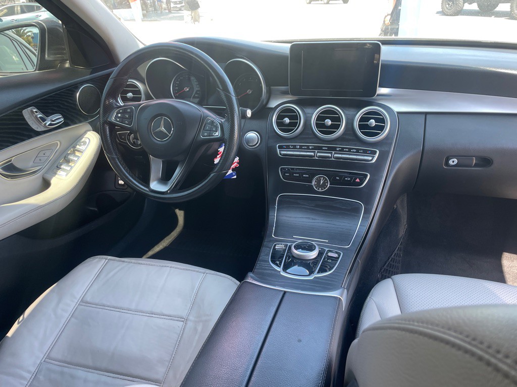 2017 Mercedes-Benz C-Class Image 27