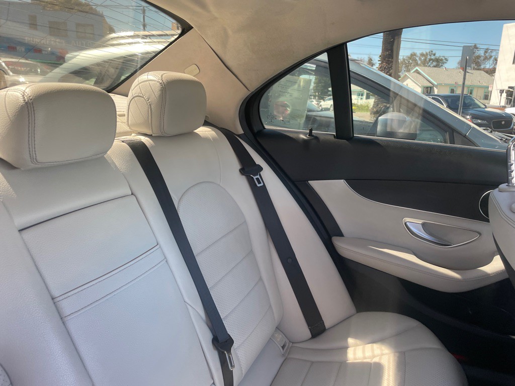 2017 Mercedes-Benz C-Class Image 28