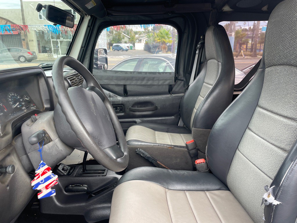 2000 Jeep Wrangler Image 8