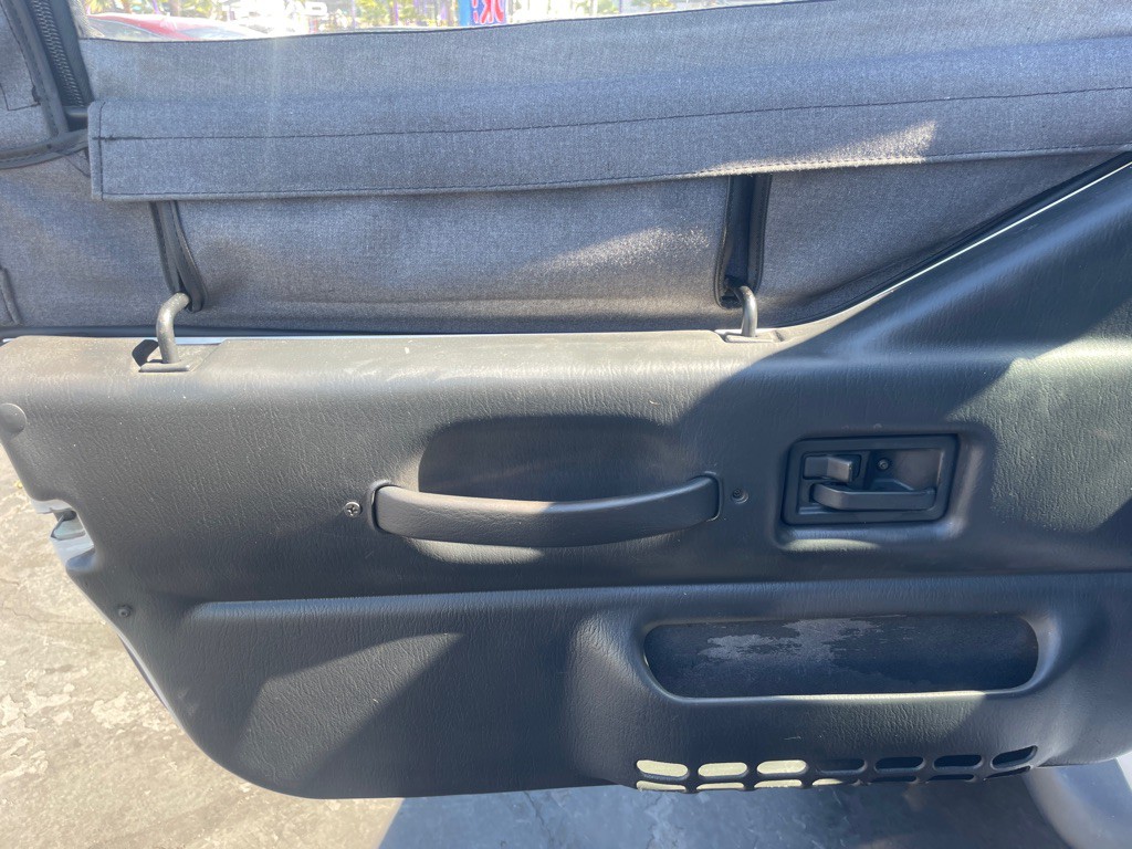 2000 Jeep Wrangler Image 31