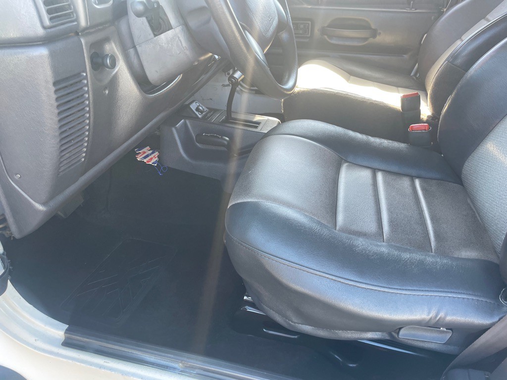 2000 Jeep Wrangler Image 32