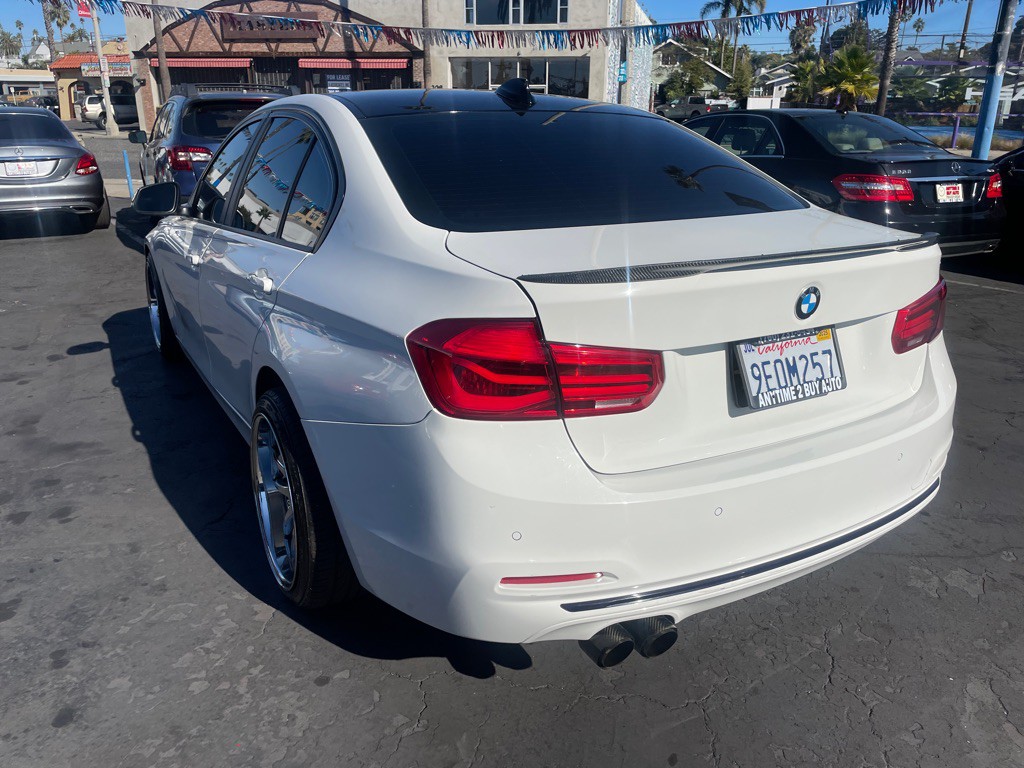 2017 BMW 3 Series Image 5