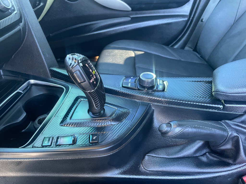 2017 BMW 3 Series Image 9