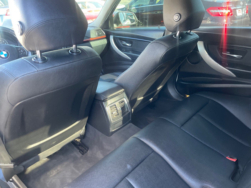 2017 BMW 3 Series Image 10