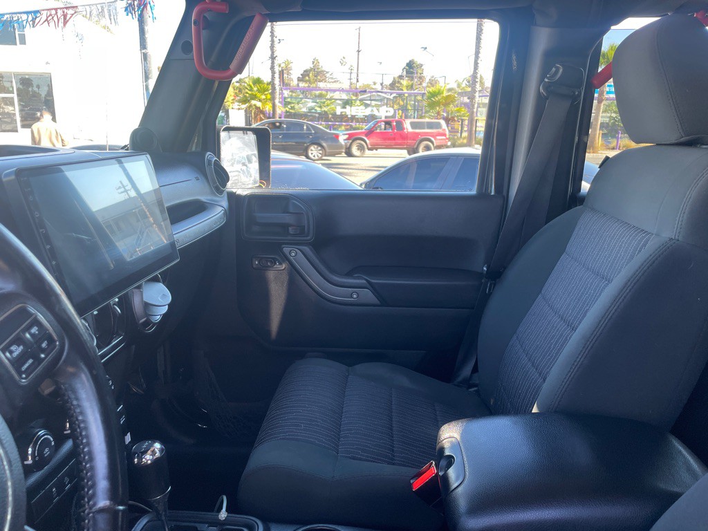 2011 Jeep Wrangler Unlimited Image 10