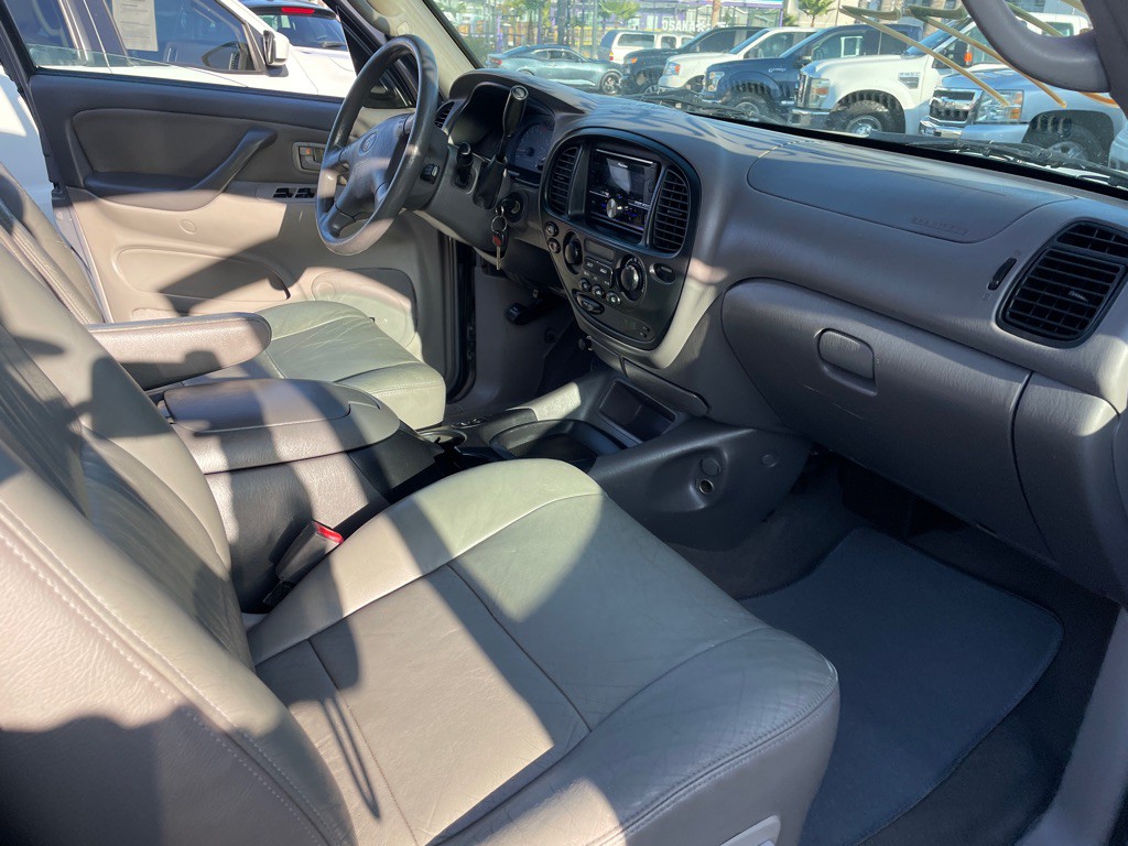 2002 Toyota Sequoia Image 7