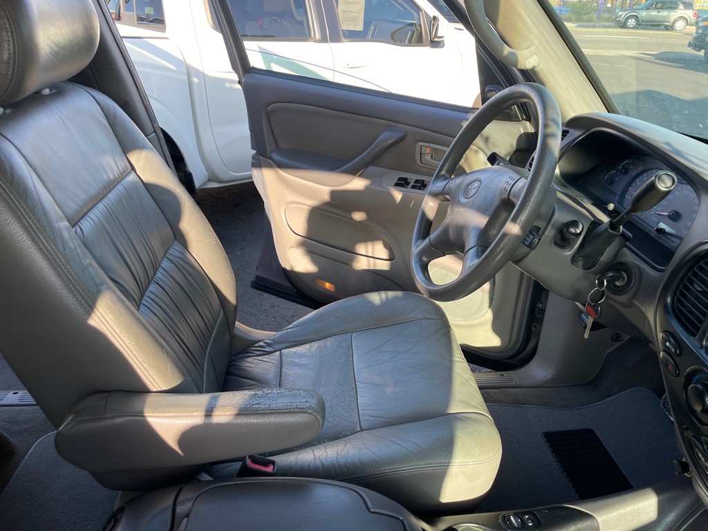 2002 Toyota Sequoia Image 8