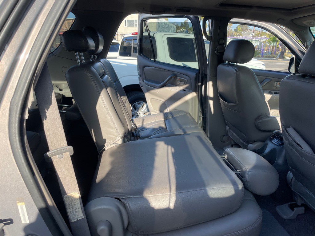 2002 Toyota Sequoia Image 9
