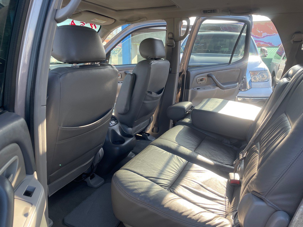 2002 Toyota Sequoia Image 10