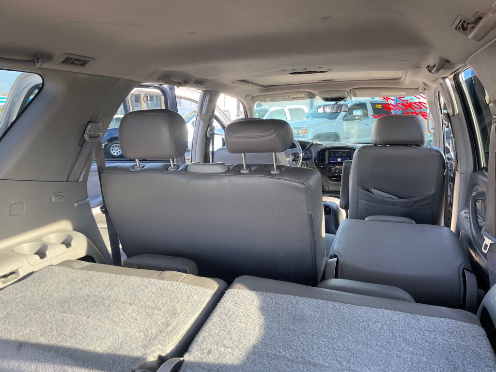 2002 Toyota Sequoia Image 11