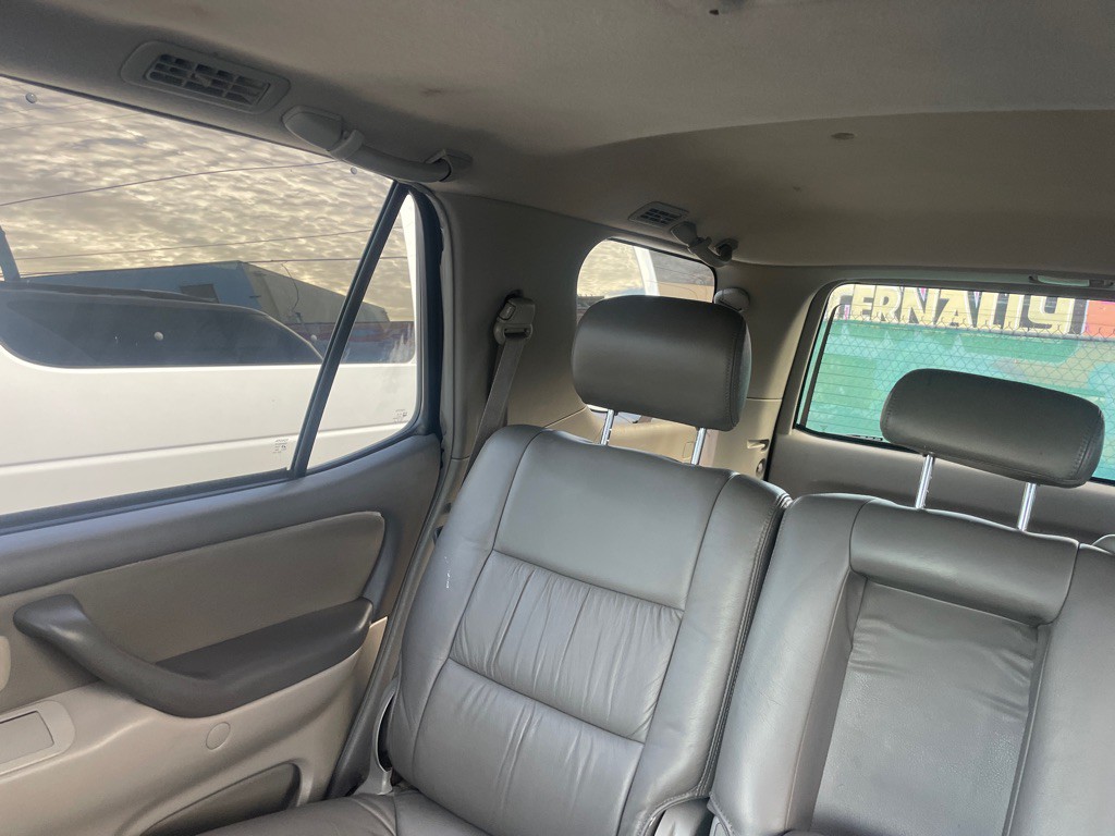 2002 Toyota Sequoia Image 15