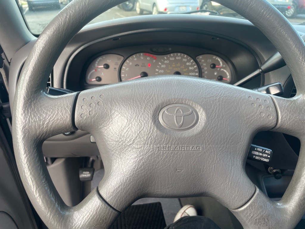 2002 Toyota Sequoia Image 16