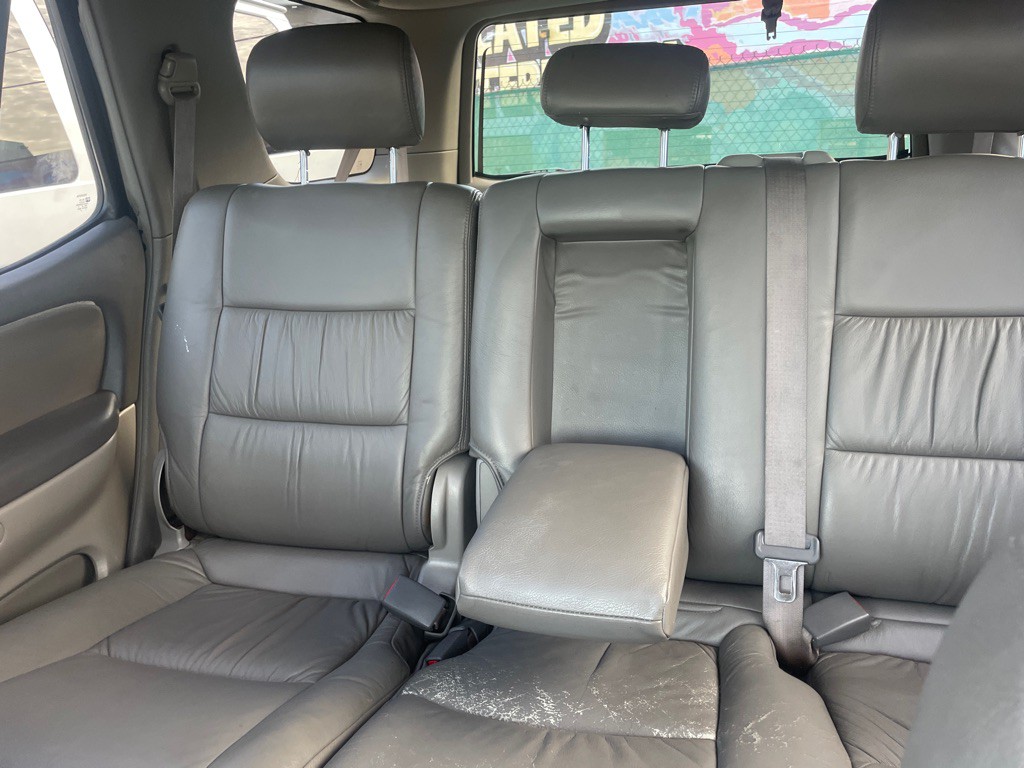 2002 Toyota Sequoia Image 17