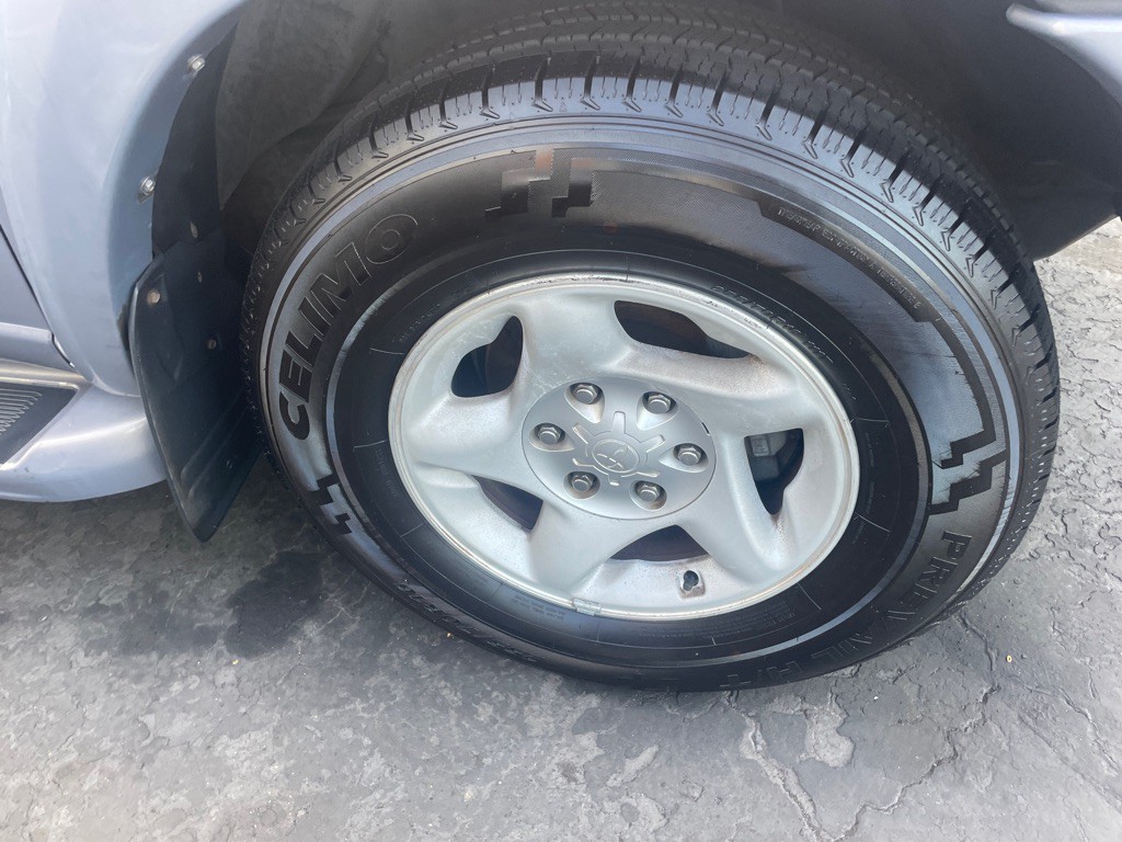 2002 Toyota Sequoia Image 19