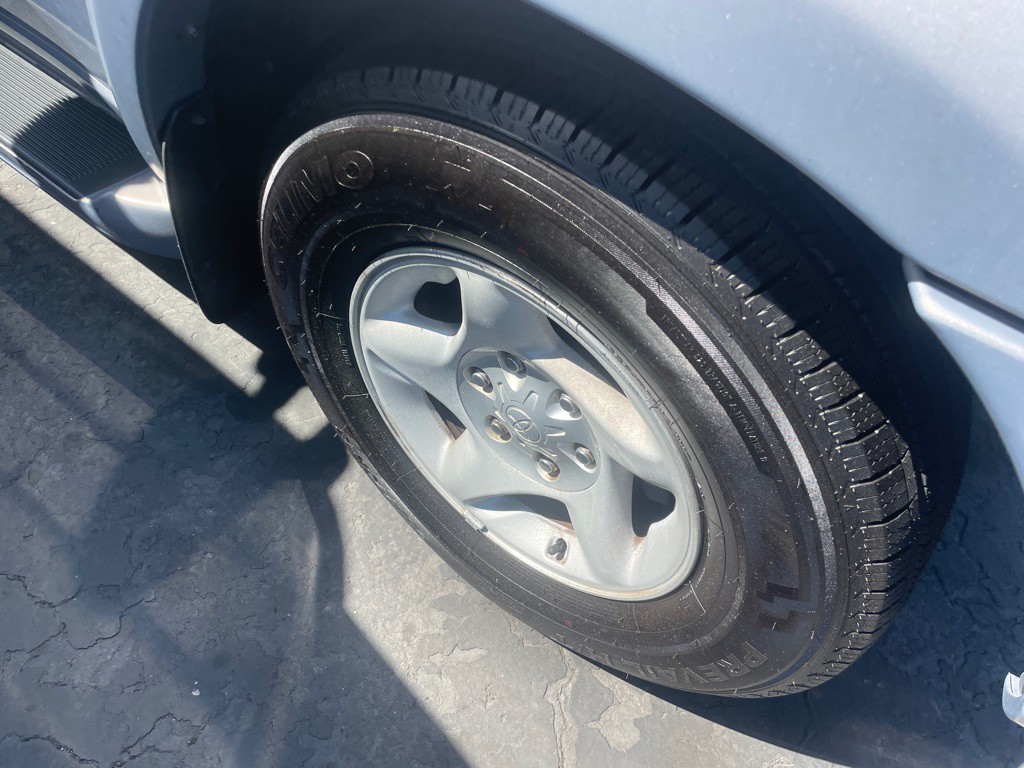 2002 Toyota Sequoia Image 24