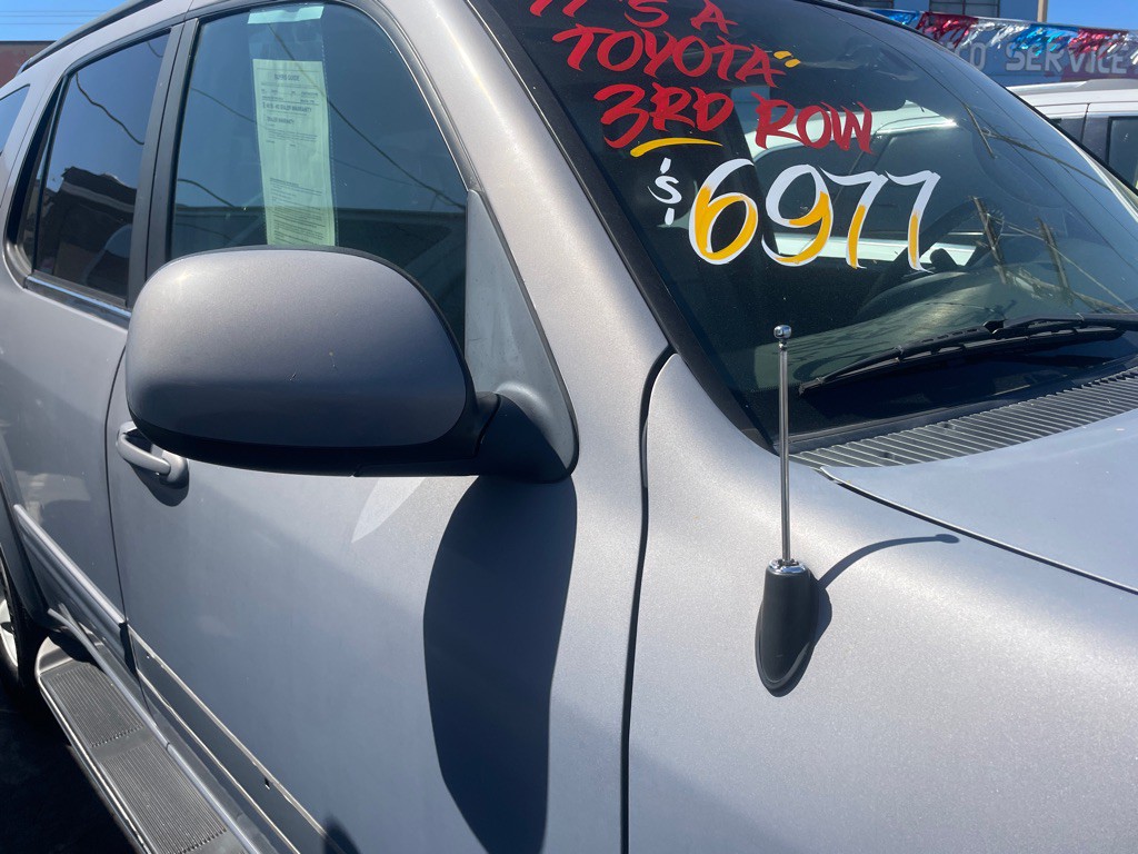 2002 Toyota Sequoia Image 25