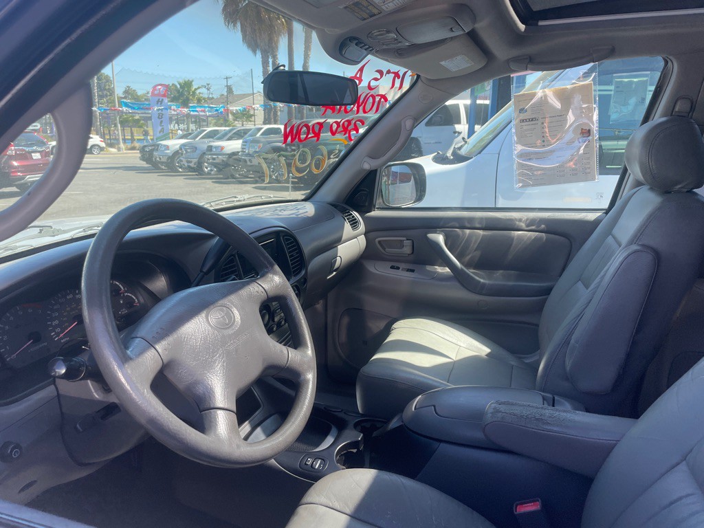 2002 Toyota Sequoia Image 33