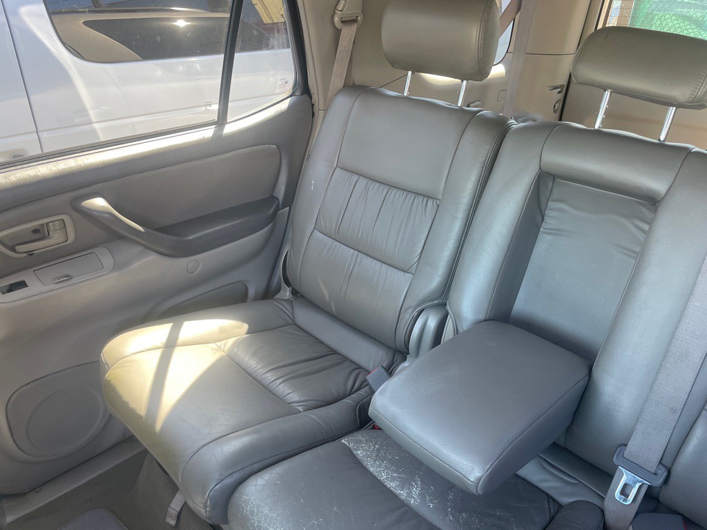 2002 Toyota Sequoia Image 38