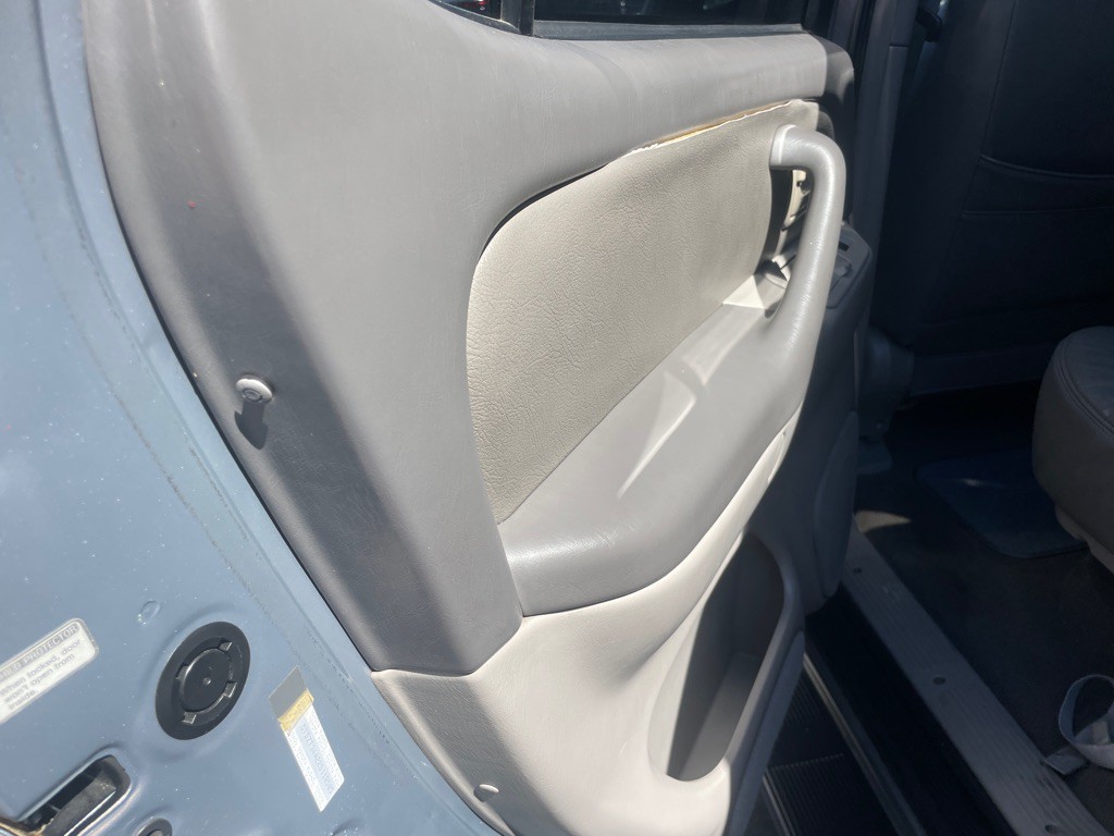 2002 Toyota Sequoia Image 39