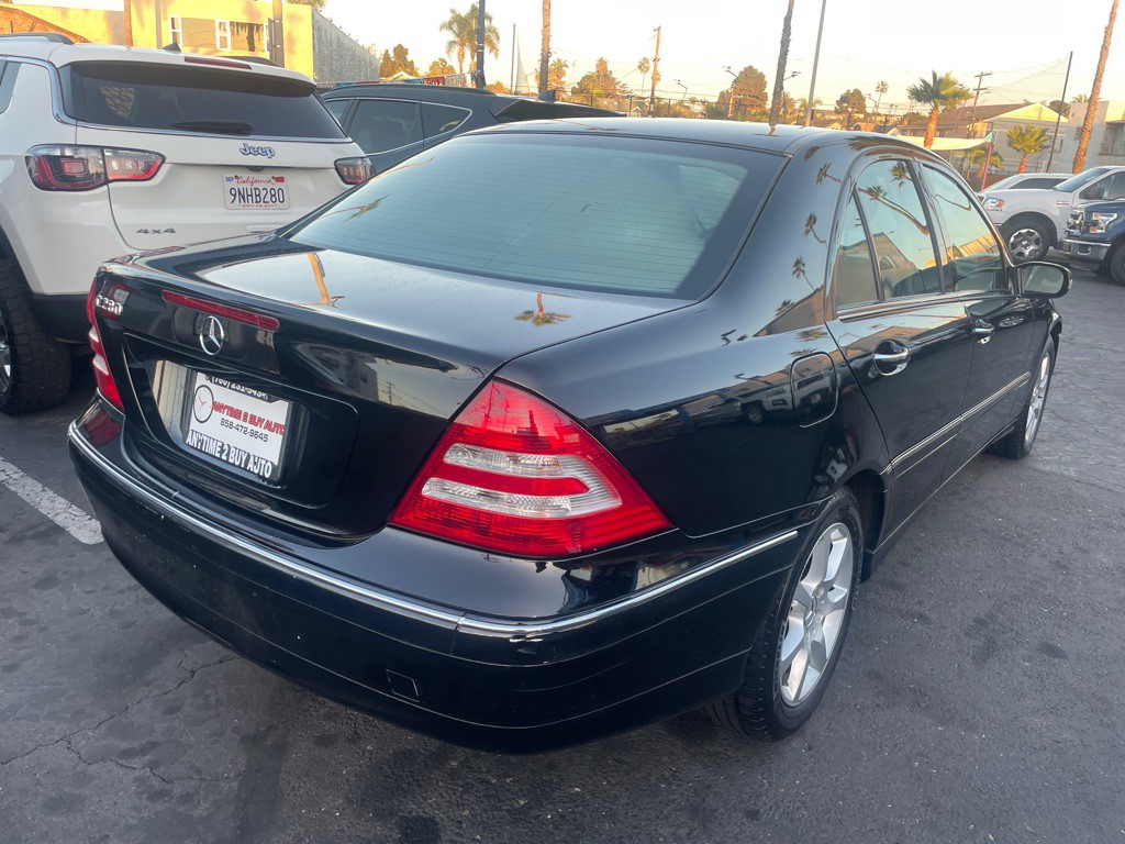 2007 Mercedes-Benz C-Class Image 2