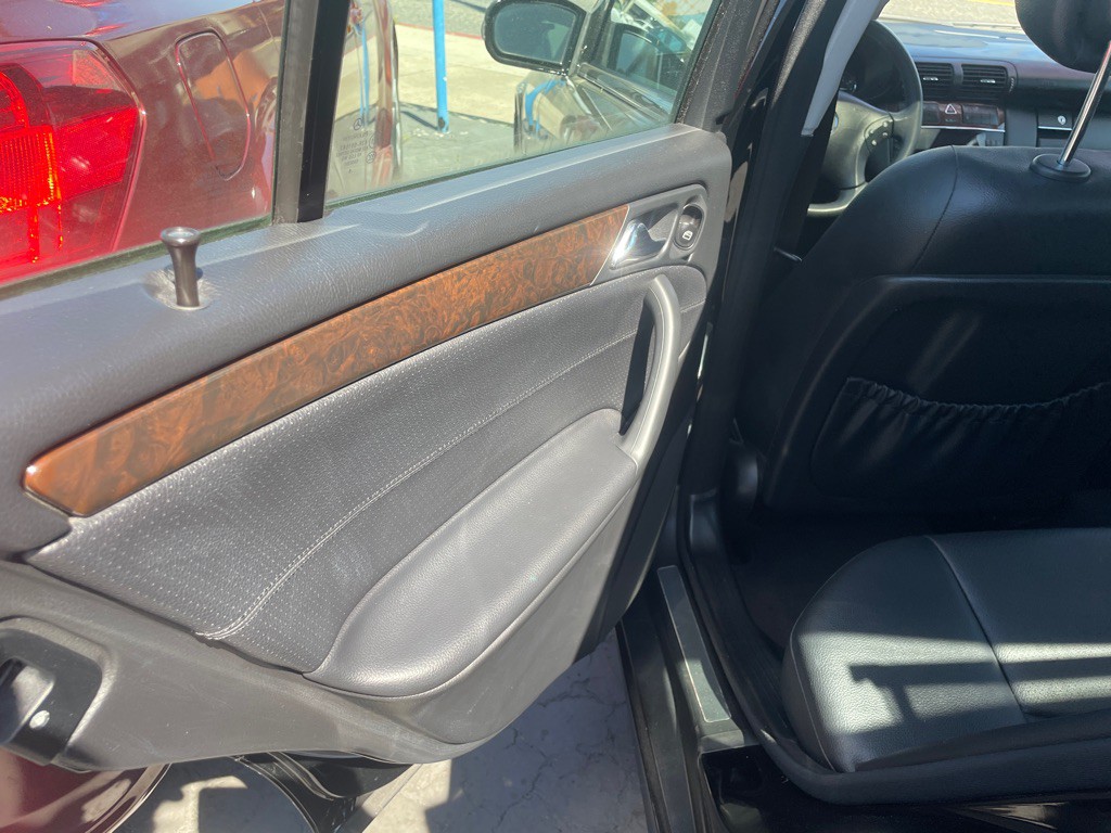 2007 Mercedes-Benz C-Class Image 22