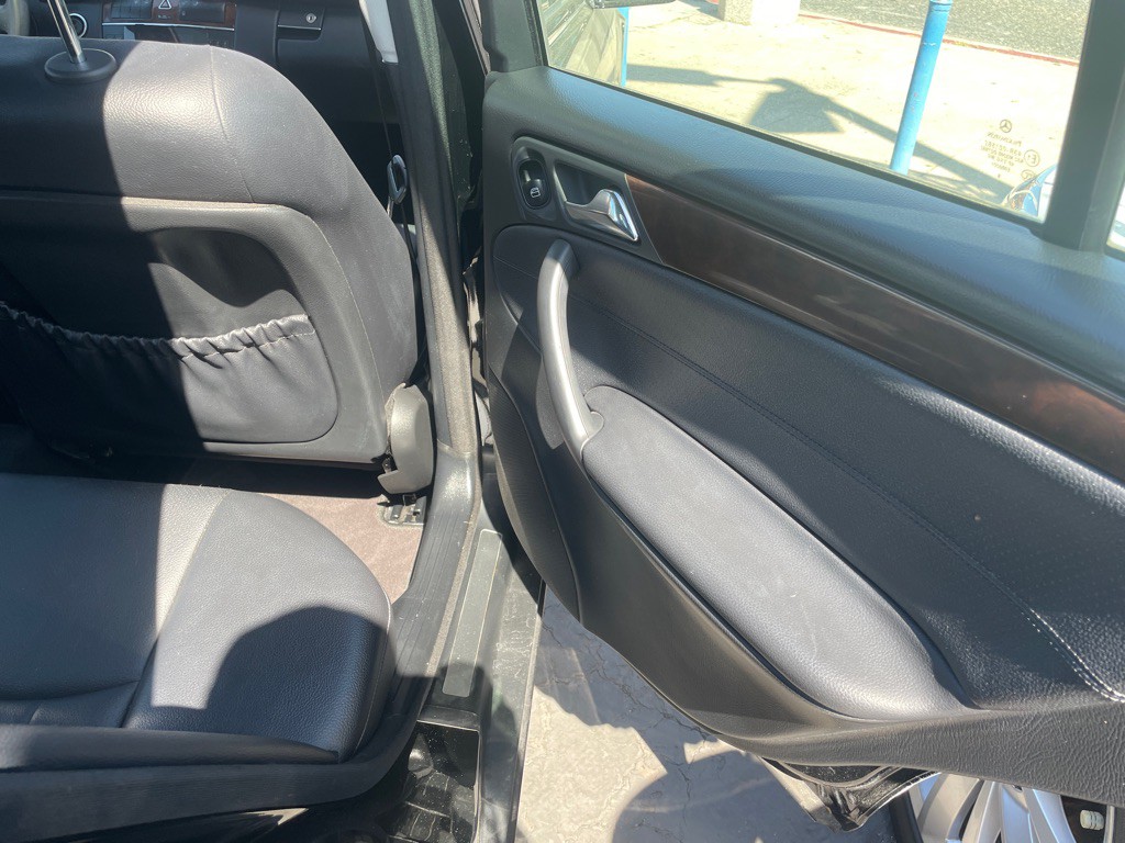 2007 Mercedes-Benz C-Class Image 24