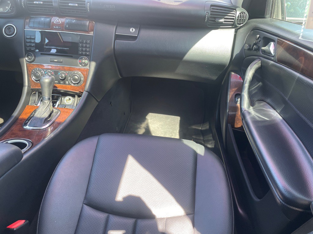 2007 Mercedes-Benz C-Class Image 25