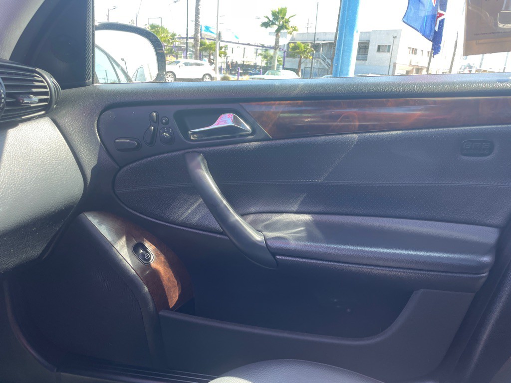 2007 Mercedes-Benz C-Class Image 35