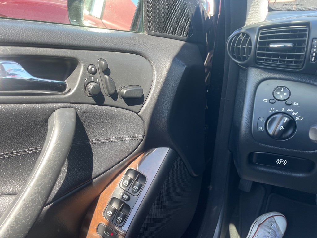 2007 Mercedes-Benz C-Class Image 37