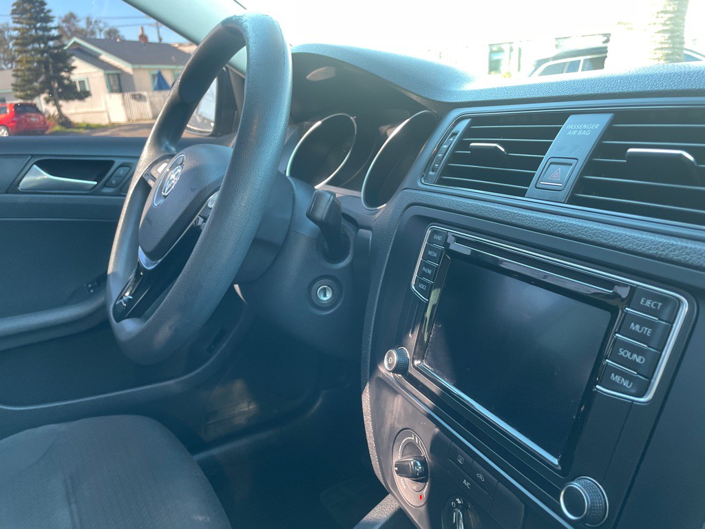 2016 Volkswagen Jetta Image 16