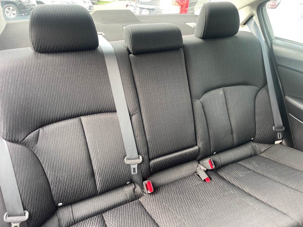 2010 Subaru Legacy Image 5