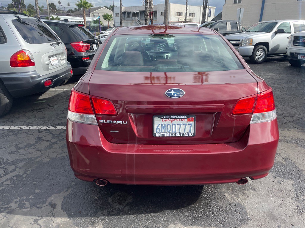 2010 Subaru Legacy Image 8