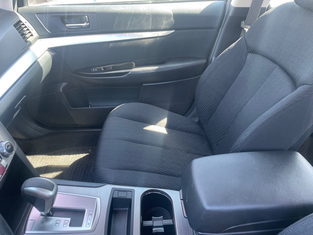 2010 Subaru Legacy Image 11