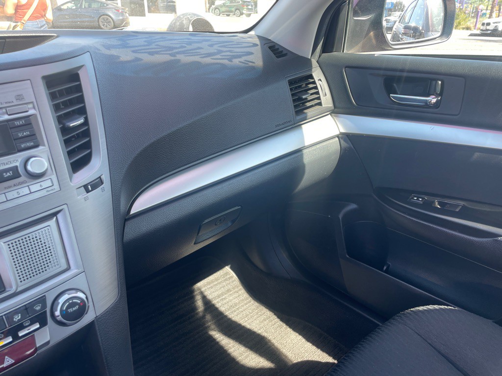 2010 Subaru Legacy Image 13