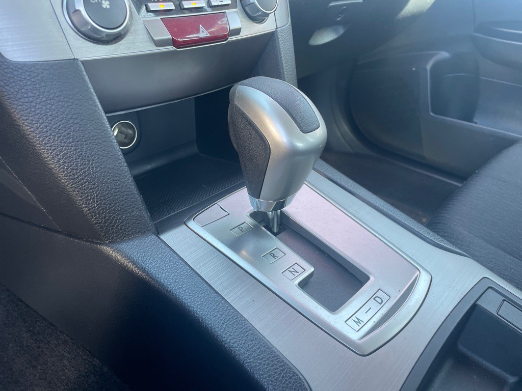 2010 Subaru Legacy Image 21