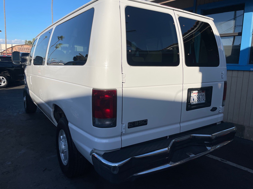 2005 Ford Econoline Image 10
