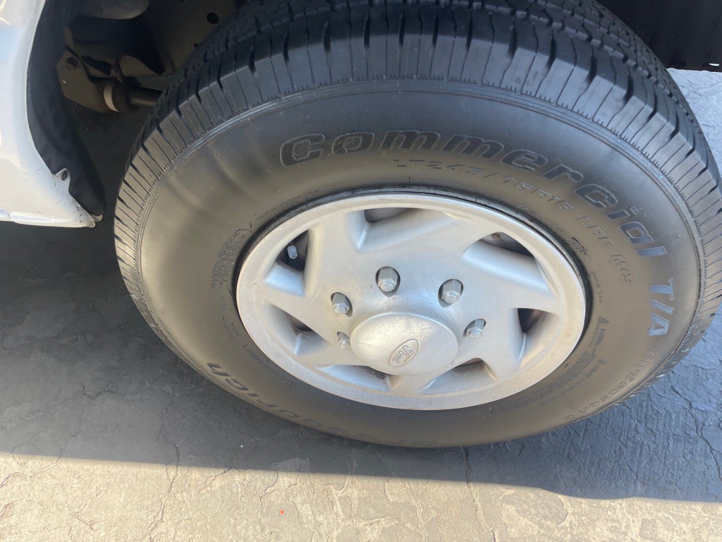 2005 Ford Econoline Image 14