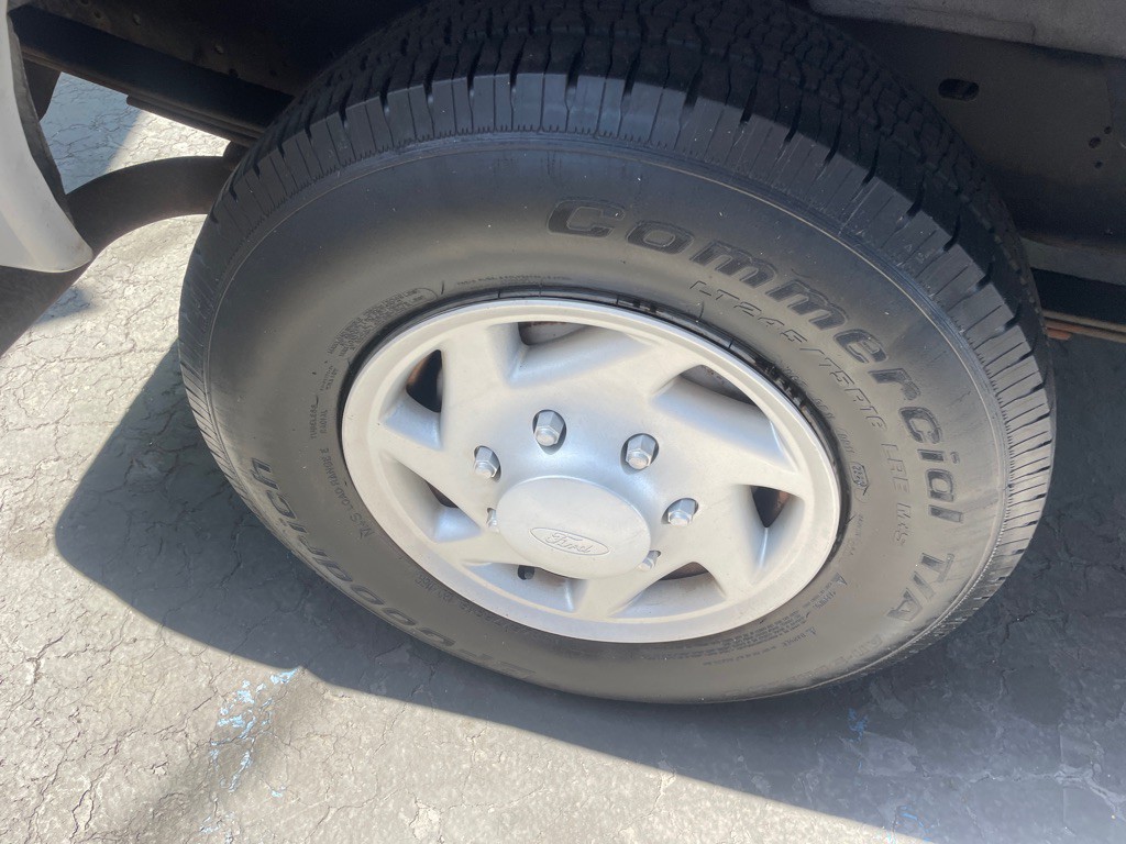 2005 Ford Econoline Image 15