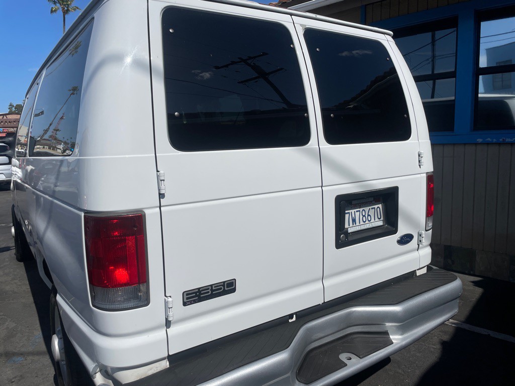 2005 Ford Econoline Image 18