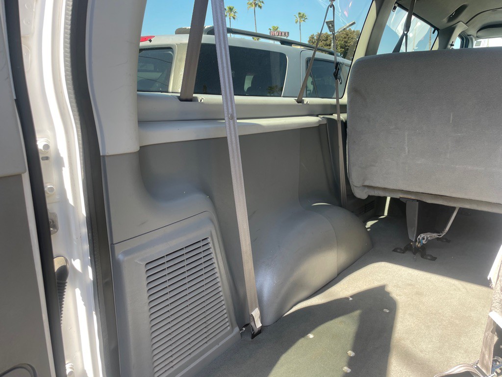 2005 Ford Econoline Image 20