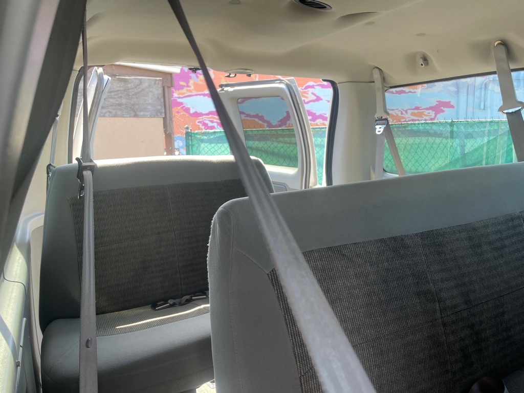 2005 Ford Econoline Image 23